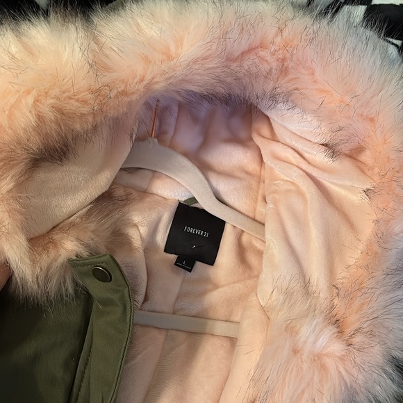 Forever 21 - Picture 2 of 5